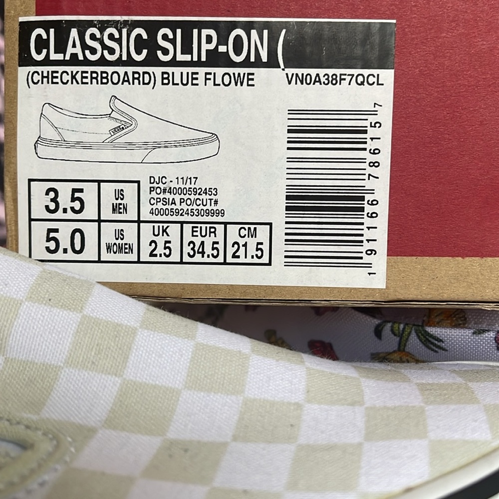 Vans WMNS CLASSIC SLIP-ON
(CHECKERBOARD) BLUE FLOWER
VN0A38F7QCL
Sneakers - Picture 16 of 16